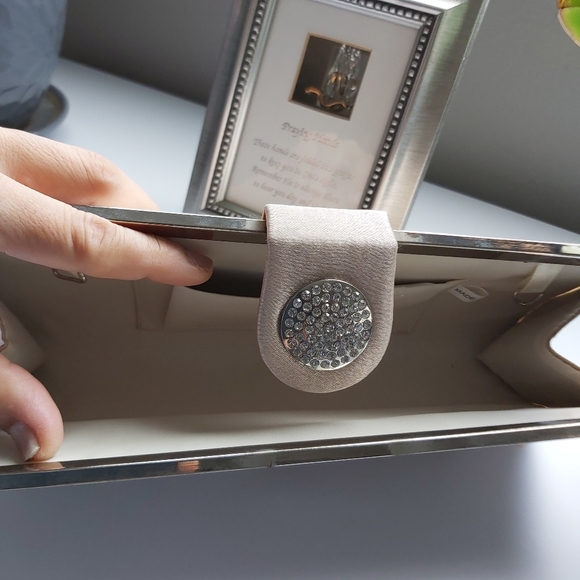 Beige clutch with shiny crystal clip on clasp, 9.5"×4.3" - Picture 7 of 8